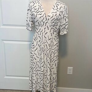 LIKE NEW DVF BLACK AND WHITE ABSTRACT DRESS